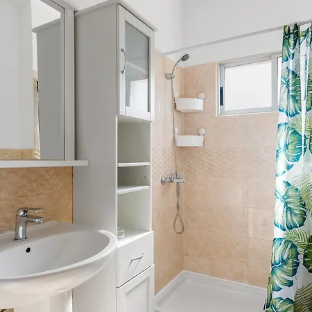 2 Bedroom With Seaview דירה *
